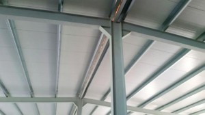 profili IPE 300 mm per la struttura del capannone metallico