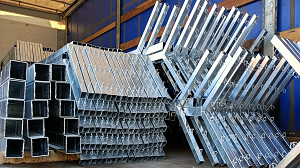 4 tipi di pali metallici per recinzione