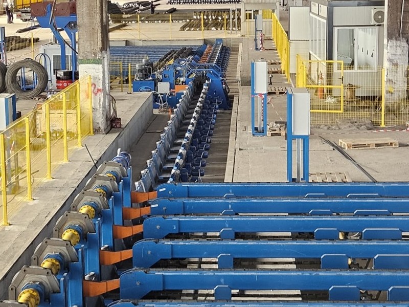 imprejmuire utilitara din stalpi metalici si panouri bordurate